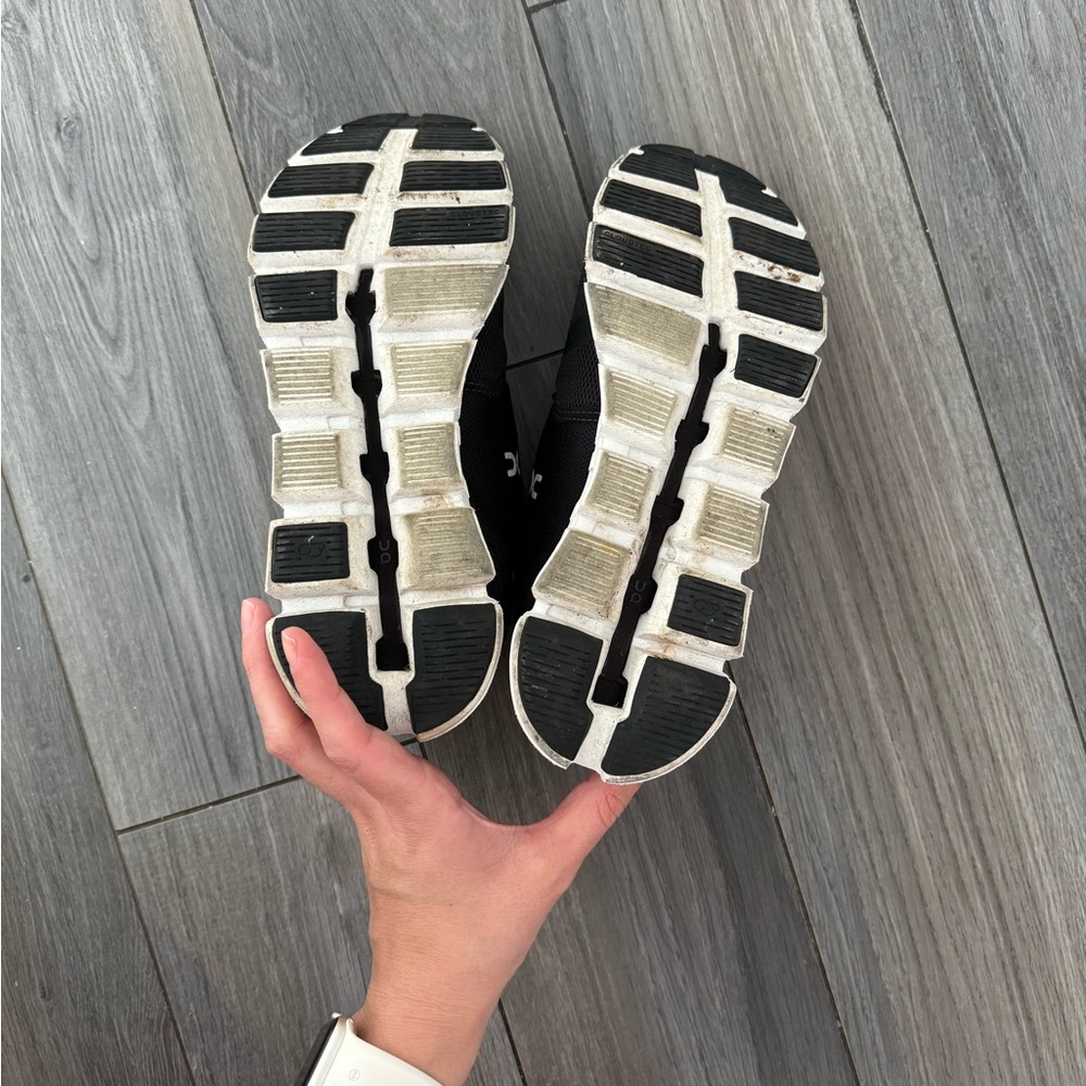 On Cloud 5 Women’s Sneakers - Black and White - Picture 4 of 5